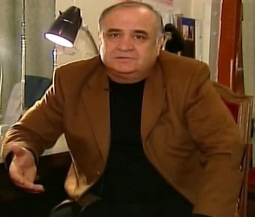Али