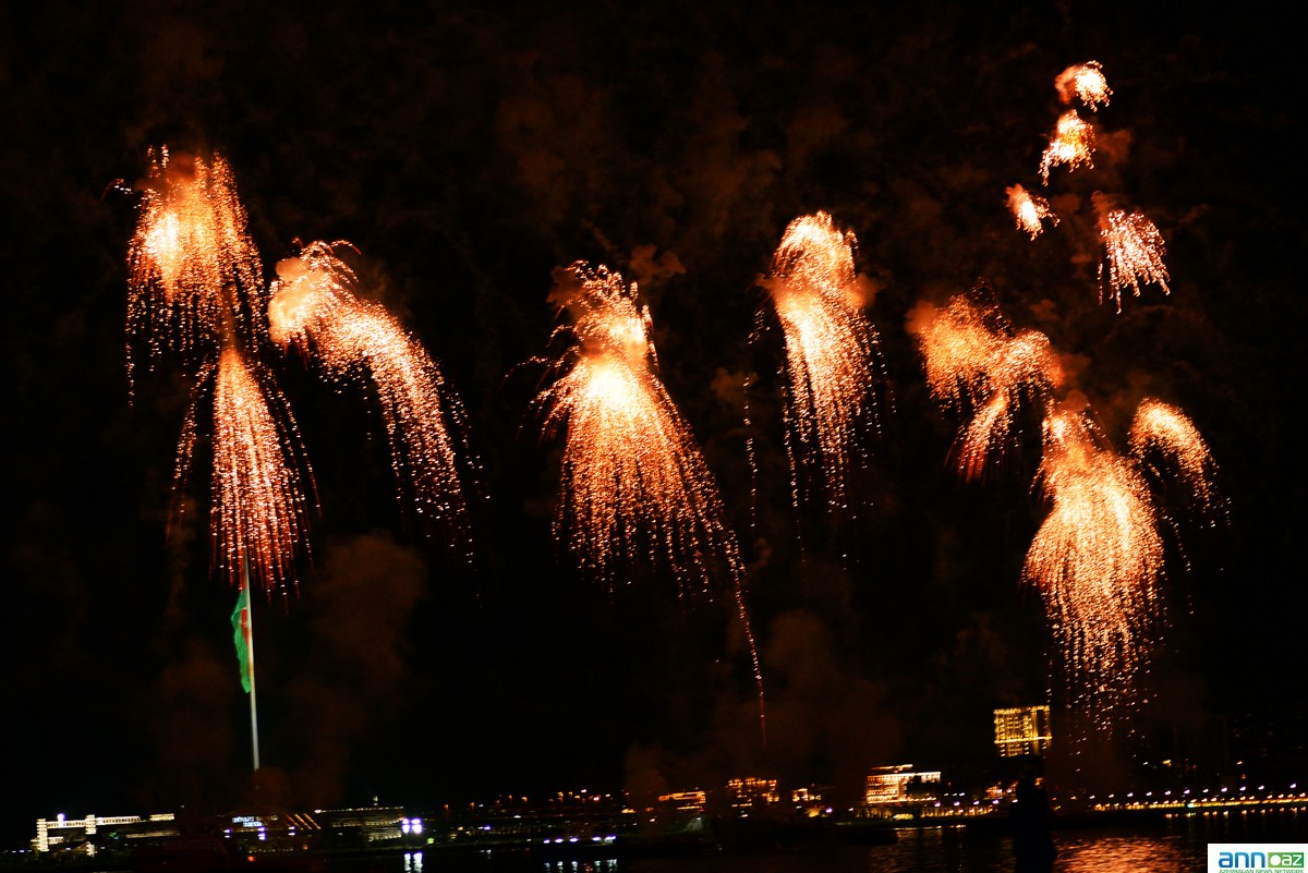  Баку салютом ознаменовало обратный отсчет до начала baku2015- ФОТО