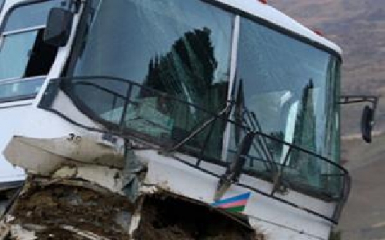 В Баку вновь столкнулись автобусы, есть пострадавшие