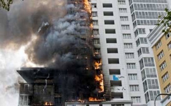 В Баку сгорел жилой дом, пострадали трое детей