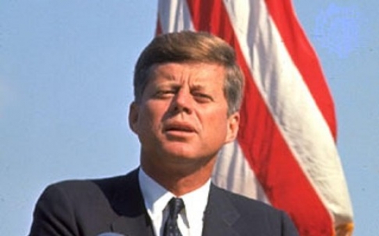 Причиной смерти Кеннеди мог стать спинной корсет -ВИДЕО