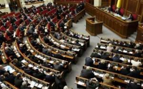 Ukraynada hökumət parlamentdən qaçdı - VİDEO