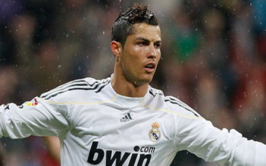 "Real" Ronaldonun ayaqlarını sığortaladı