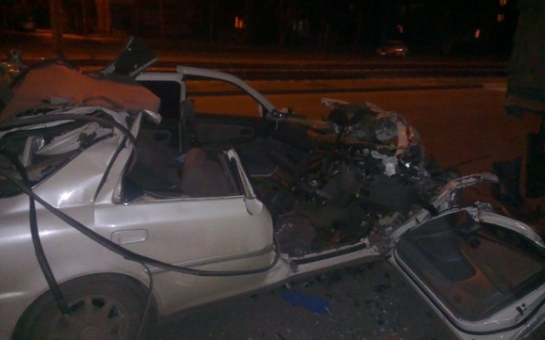 В Баку "легковушка" врезалась в грузовик, четверо погибших - ФОТО