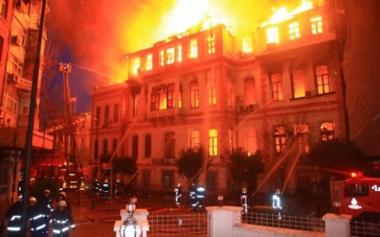 Пожар в жилом здании в Хырдалане потушен - ОБНОВЛЕНО