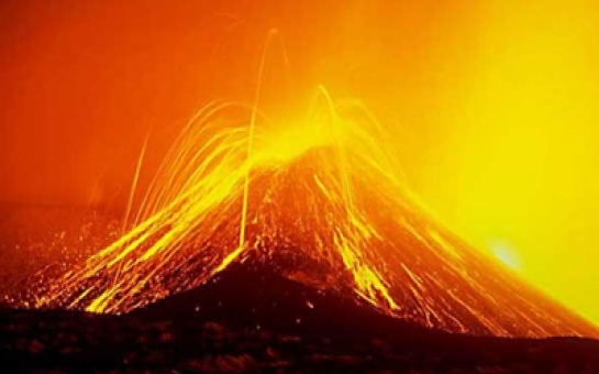 Etna vulkanı yenidən püskürdü - FOTO