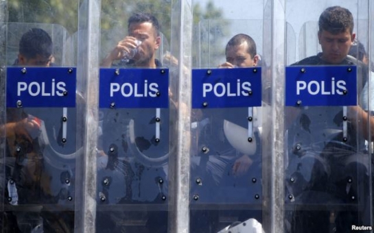 Türkiyədə jurnalistlərin polis məntəqələrinə girişi qadağan olunur