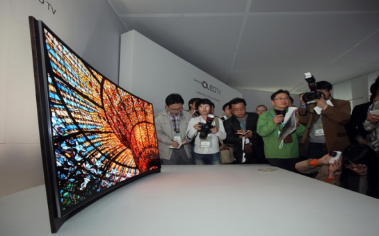 Samsung и LG представили первые гнущиеся телевизоры- ВИДЕО