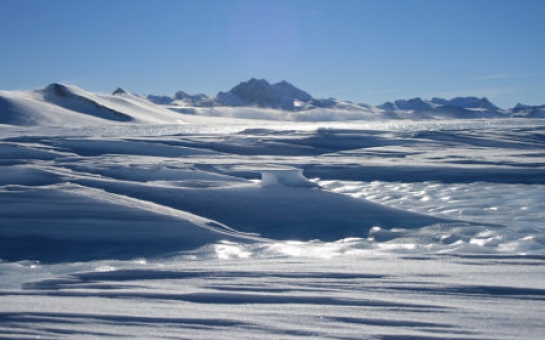 В Антарктике нашли гигантскую впадину
