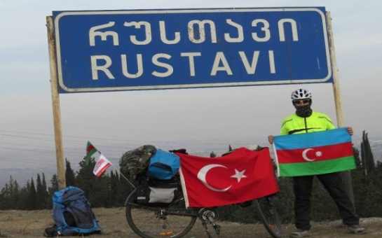 Велосипедист-путешественник Рамиль Зиядов отправился в Россию