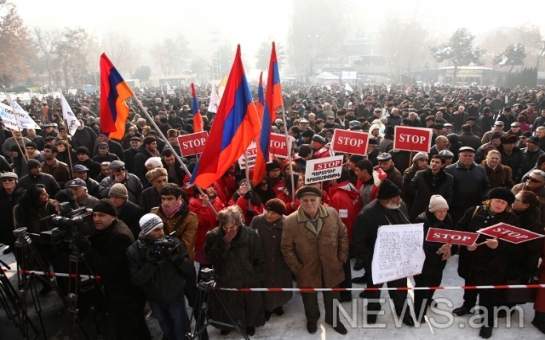 В Ереване проводится шествие протеста