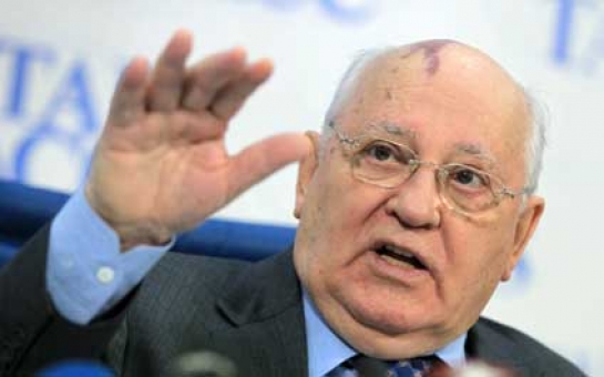 Азербайджанцы требуют отдать Горбачева под суд