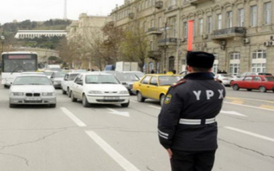 В Азербайджане в связи с годовщиной «Черного января» на одну минуту приостановлено движение транспорта и пешеходов