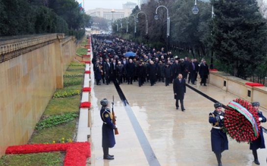 İlham Əliyev Şəhidlər xiyabanını ziyarət edib