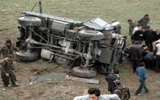 Азербайджанские военные уничтожили армянский военный автомобиль
