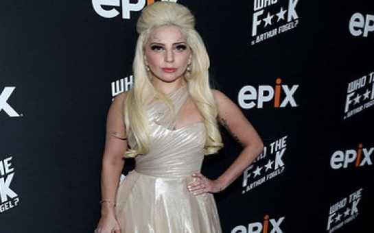 Леди Гага пришла на премьеру фильма в необычном платье
