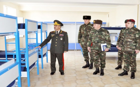 Командующий Внутренними войсками посетил военную часть в Баку