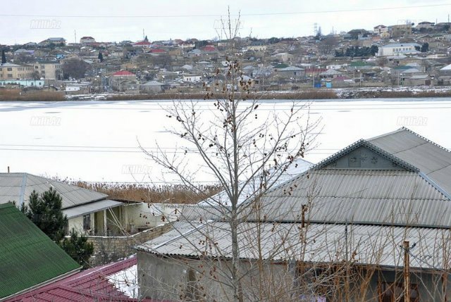 Bakıda böyük göl dondu - FOTO