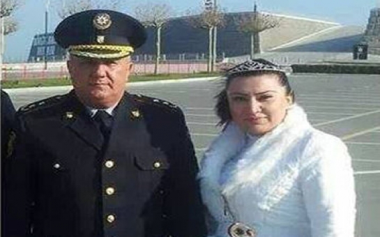 Азербайджанский полковник со Снегурочкой - ФОТО