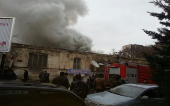 МЧС обнародовало новые данные о пожаре в жилом доме в Баку