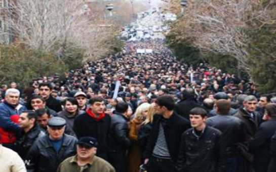 Сопредседателей в Ереване встретили акцией протеста