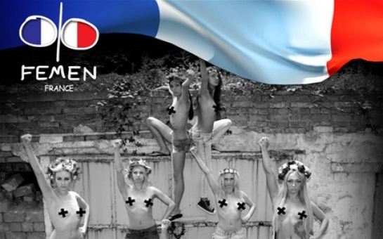 В Париже требуют запретить FEMEN