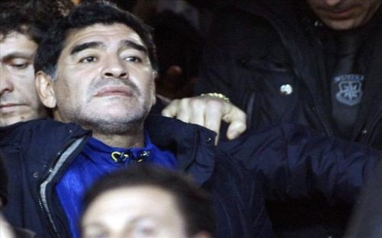 Maradona futbola qayıdır?