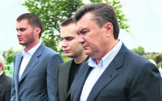 Янукович с сыновьями уже в России - СМИ