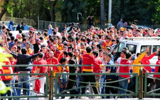 "Qalatasaray" və "Çelsi" azərkeşləri arasında toqquşma