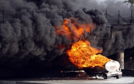 В Азербайджане загорелась цистерна с 2 тоннами мазута
