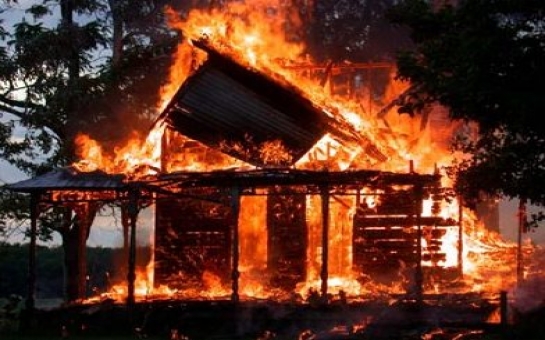 В Хырдалане горит жилое здание