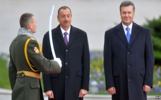 Viktor Yanukoviçi pərt edən hadisələr - VİDEO