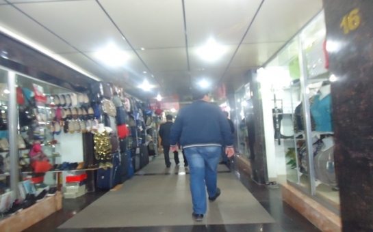 Магазины в переходе на Гянджлике закрываются
