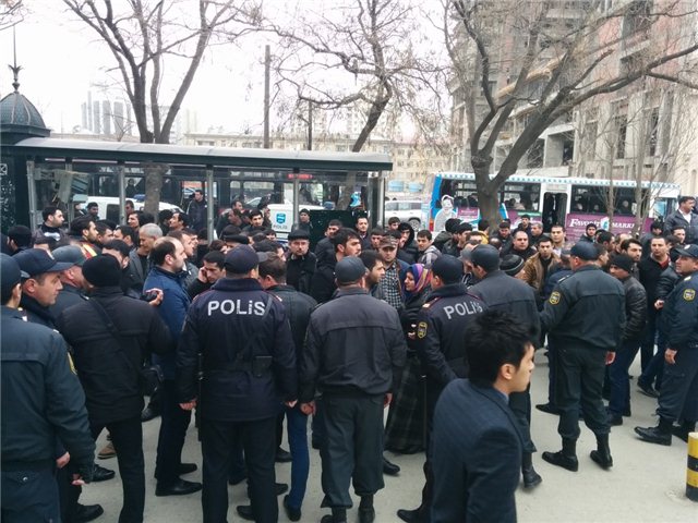 Metro ticarətçiləri aksiyası keçirir - VİDEO+FOTO (YENİLƏNİB)