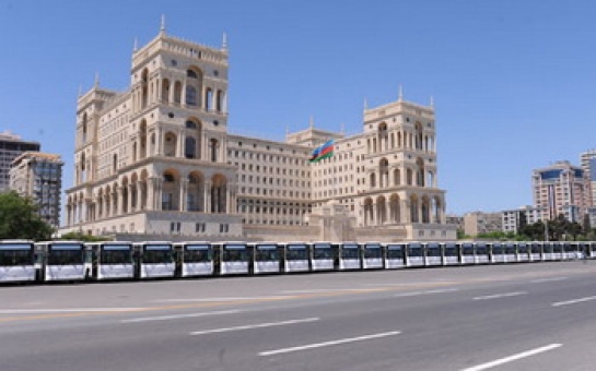 В Баку завезены новые автобусы