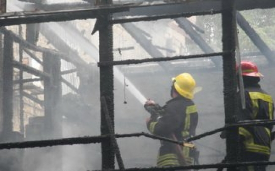 В Баку в жилом доме произошел пожар