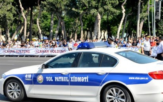 В Баку произошло ДТП с участием автомобиля дорожной полиции