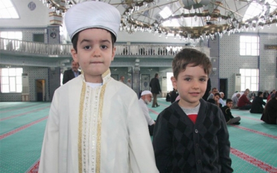 5 yaşlı uşaq "Qurani-Kərim"i oxuyub bitirdi