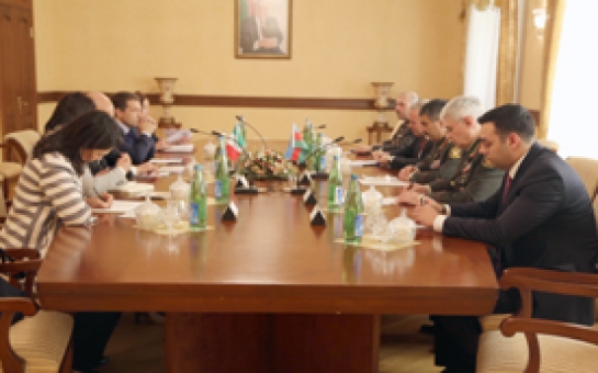 Azeri army chief, Italian senator mull military cooperation