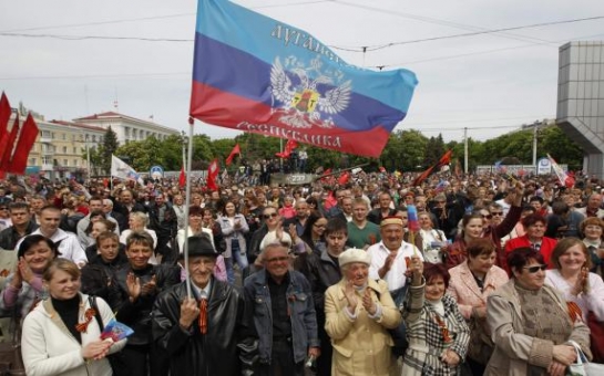 Putin marks Victory in Crimea as Ukraine violence flares