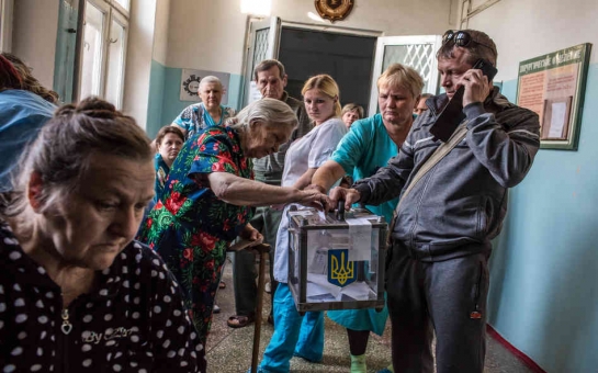 Votes in eastern Ukraine favor independence