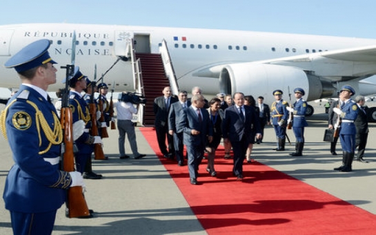 French president arrives in Azerbaijan with official visit