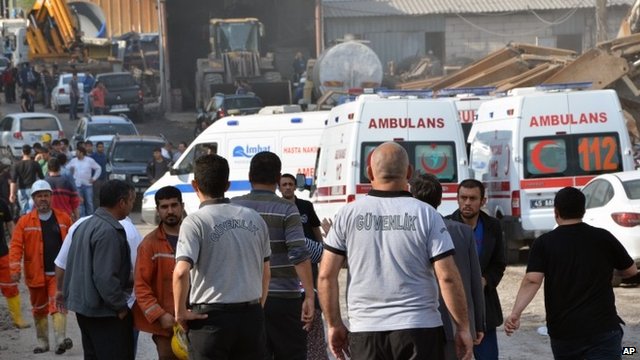 Deadly Turkey blast 'traps hundreds' - PHOTO