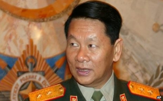 Laos Defence Minister Douangchay Phichit's plane crashes