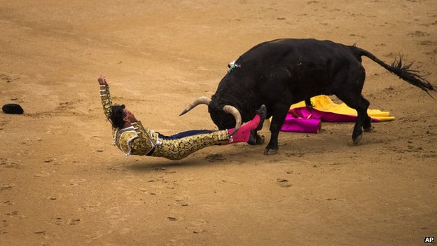 Madrid matadors gored by bulls at festival launch - PHOTO+VIDEO