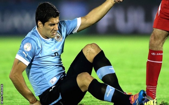 Luis Suarez injures knee ahead of World Cup