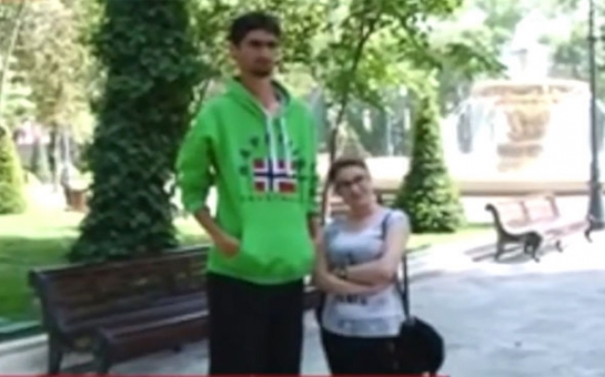 Самый высокий мужчина в Азербайджане – ВИДЕО