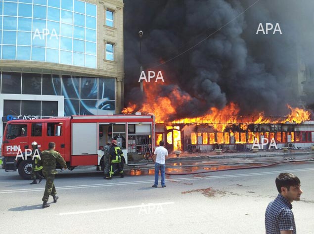 В Баку горит ресторан -ФОТО