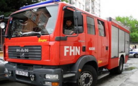 В Баку при пожаре в жилом доме погиб человек