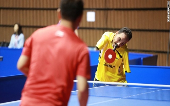 Armless table tennis champion - VIDEO